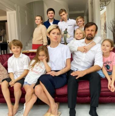 Svetlana Semak ex-husband Sergei Semak with his wife Anna and children.